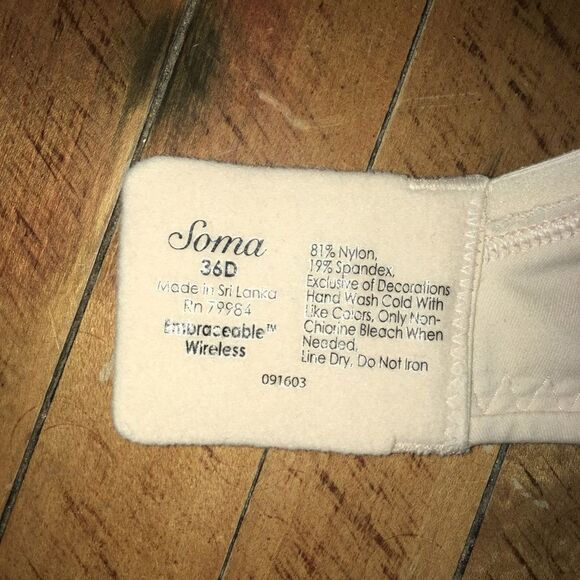 Soma 36D embraceable wireless bra - Picture 3 of 3